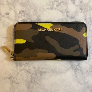 Michael Kors camo wallet